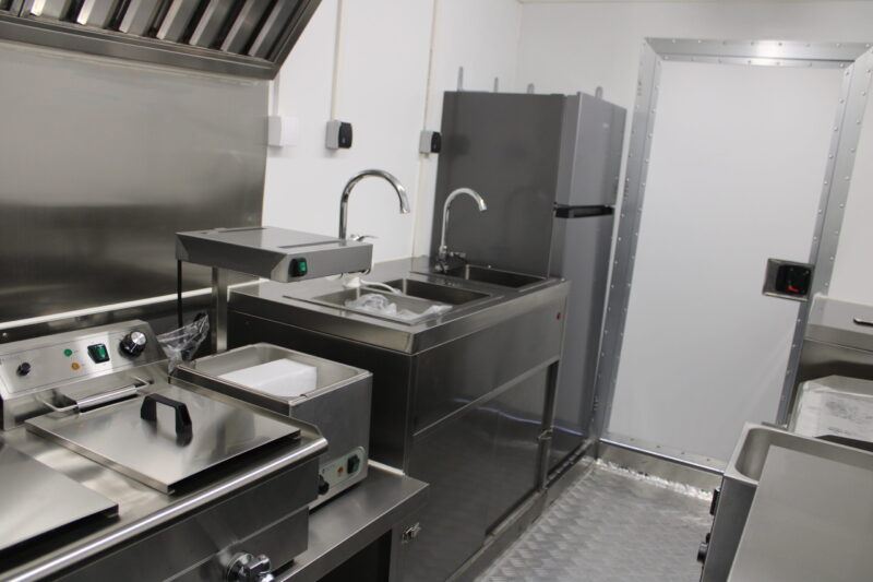 Edelstahl Foodtrailer 🔥 4,8m – Bild 4