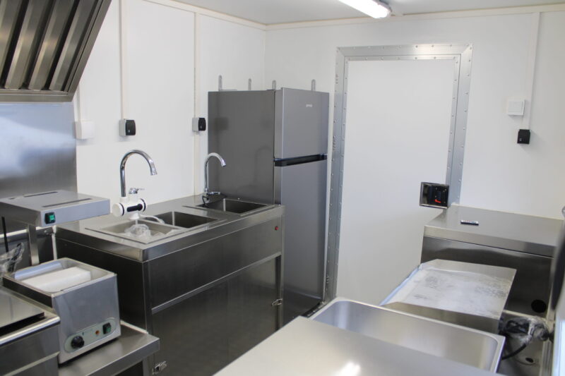 Edelstahl Foodtrailer 🔥 4,8m – Bild 5