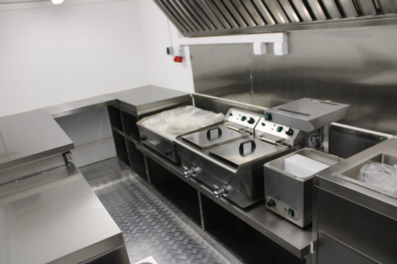 Edelstahl Foodtrailer 🔥 4,8m – Bild 15